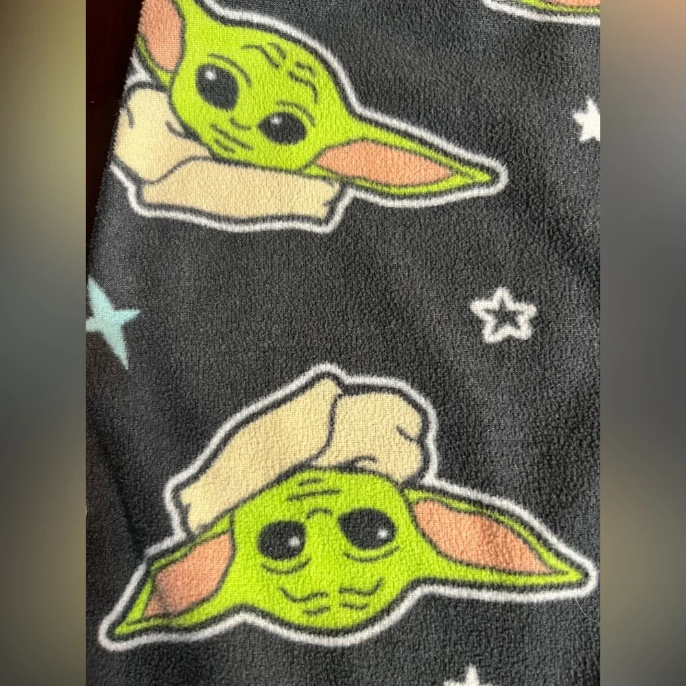 Star Wars Mandalorian Yoda Size 4/5 onesie hood green